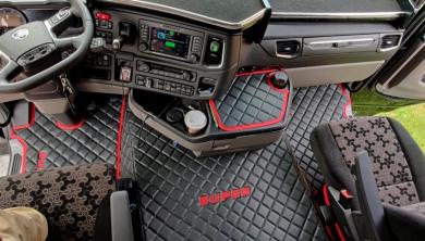 Kunstleder Fußmatten für SCANIA R ab 2017, klappbarer Beifahrersitz in schwarz, rot umrandet, SUPER