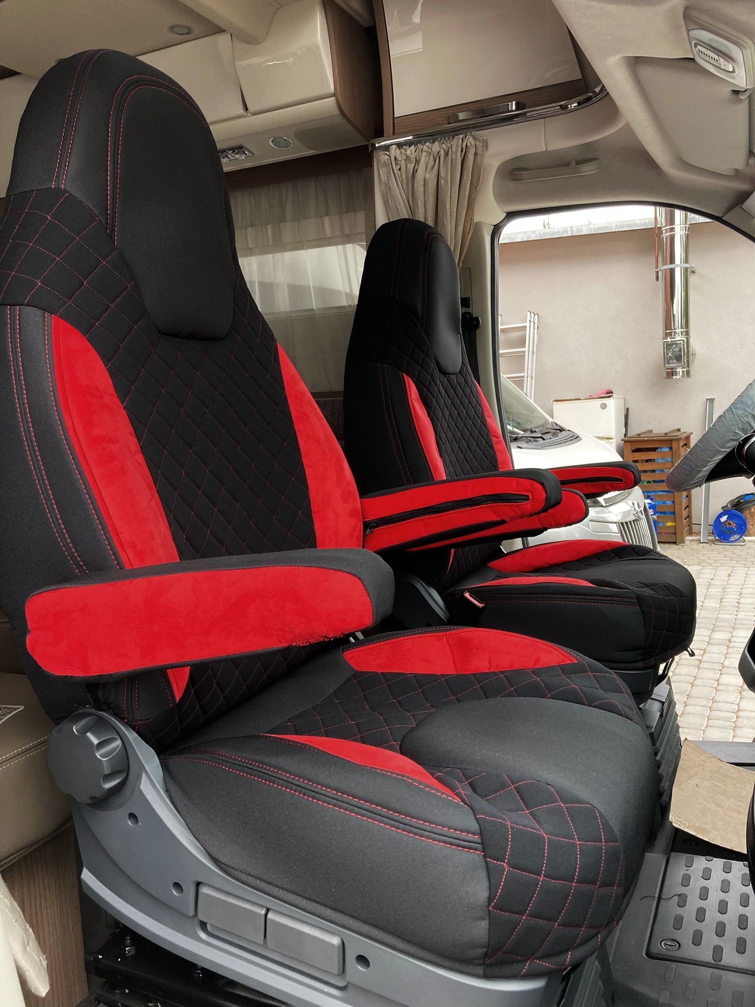 Adomo LKW-Shop, Wohnmobil Sitzbezüge für Fiat Ducato ab 2015, mit 4  Armlehnen, blau-schwarz